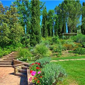 5 bedroom villa with pool and tennis court near San Gimignano, sleeps 10